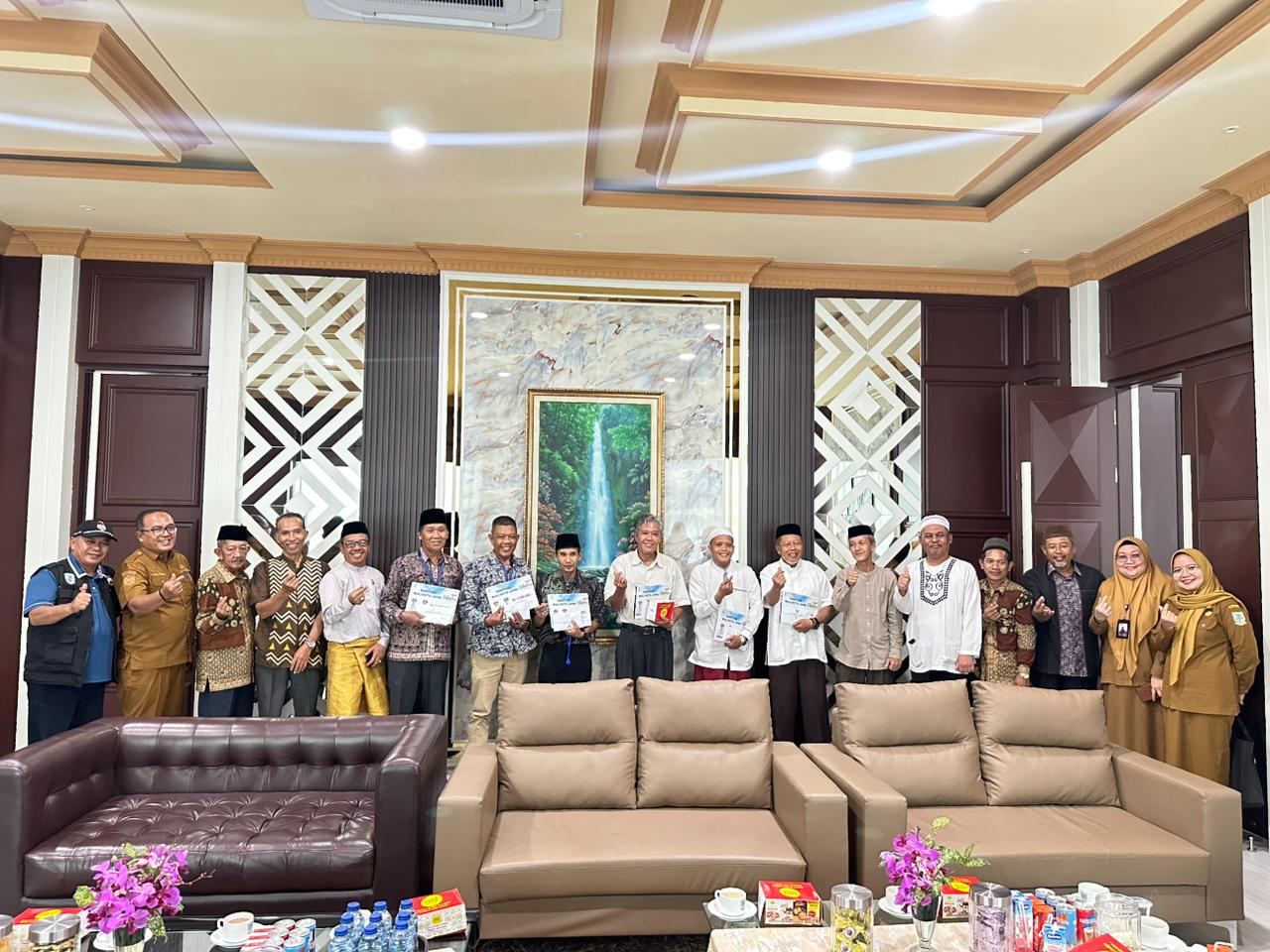 Bantuan Bapak Walikota untuk Masjid Baitul Mukminin