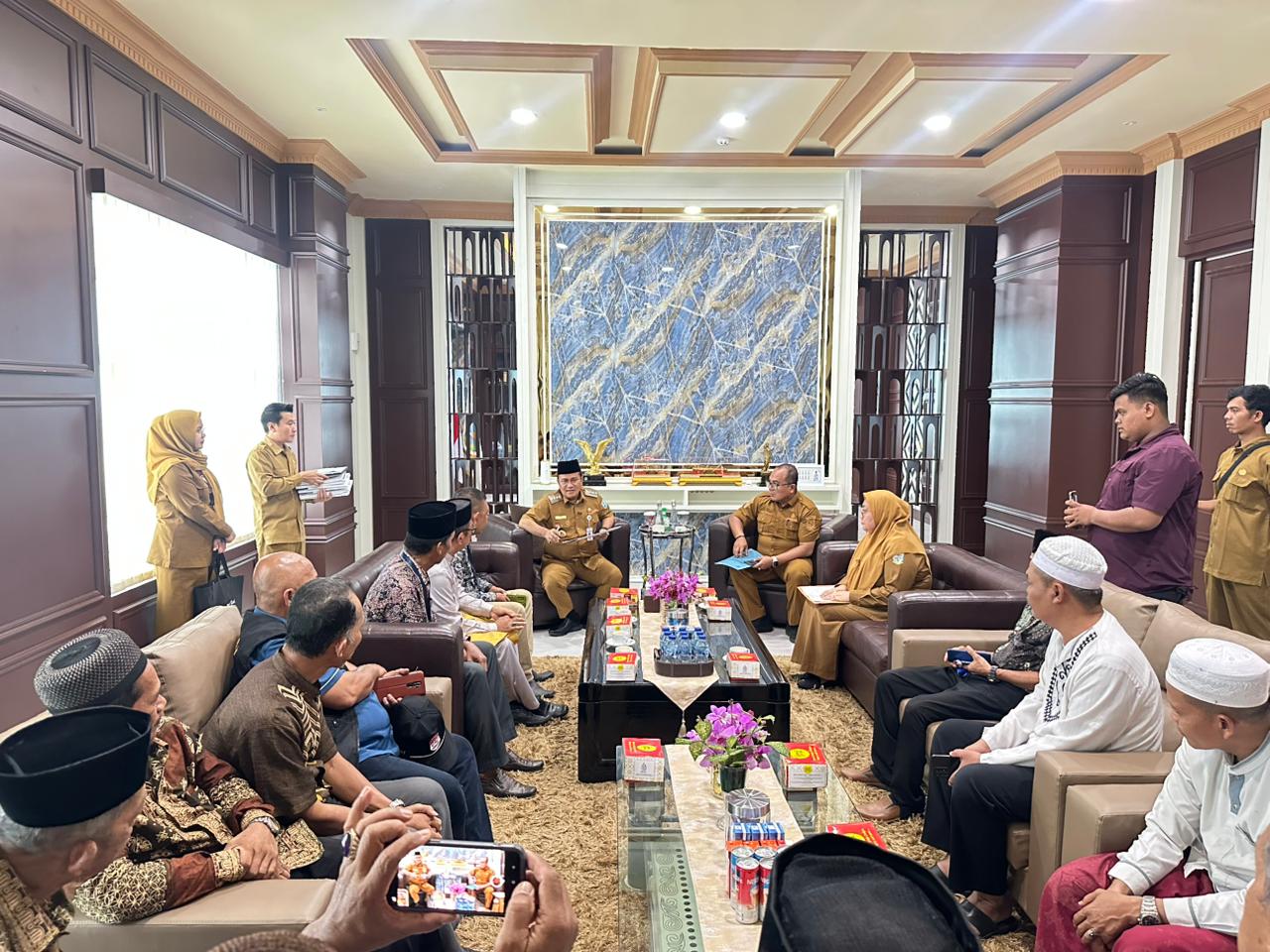 Bantuan Bapak Walikota untuk Musholla Al-Istiqomah