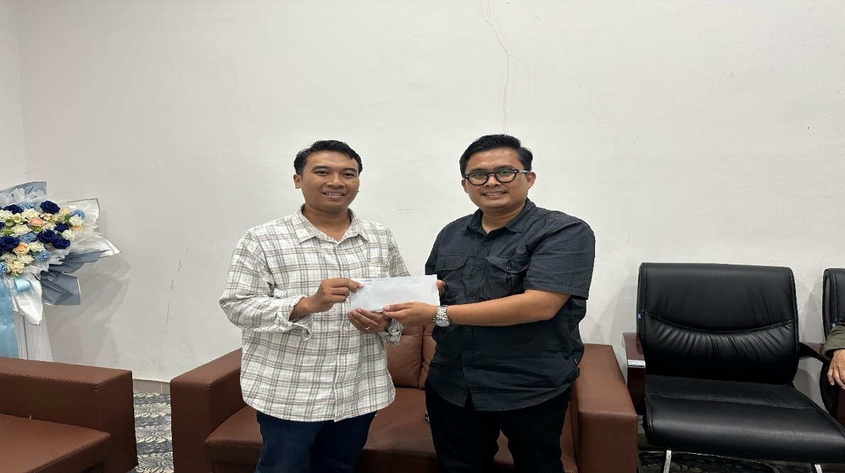 Bantuan Wakil Walikota kepada Persatuan Kompangan Kota Jambi